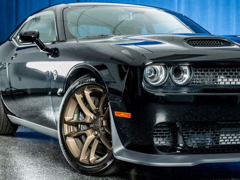 Used 2023 Dodge Challenger SRT Hellcat w/ Driver Convenience Group image 3