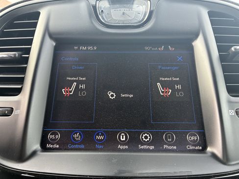 Used 2023 Chrysler 300 S image 9