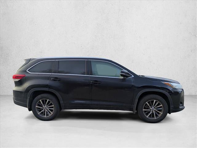 Used 2018 Toyota Highlander XLE AWD/4WD image 4