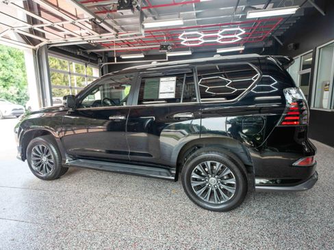 Used 2023 Lexus GX 460 Luxury w/ Sport Design Package AWD/4WD image 2