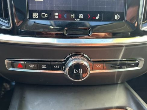 Used 2025 Volvo V60 B5 Cross Country Plus image 24