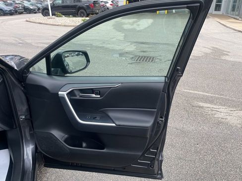 Used 2025 Toyota RAV4 XLE AWD/4WD image 13
