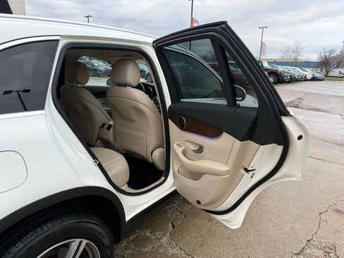 Used 2021 Mercedes-Benz GLC 300 4MATIC image 22