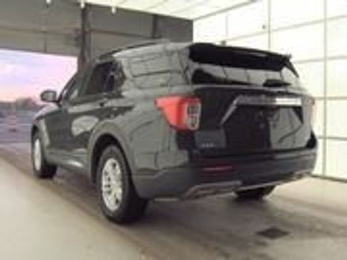 Used 2022 Ford Explorer XLT w/ Equipment Group 202A image 8