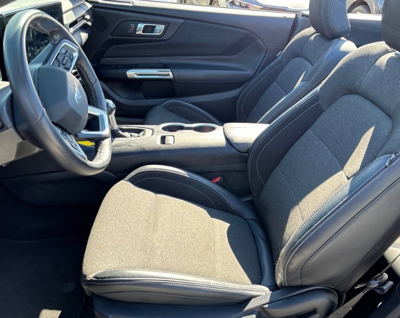 Used 2024 Ford Mustang Convertible RWD image 8