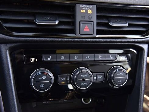 Used 2024 Volkswagen Taos SEL image 15