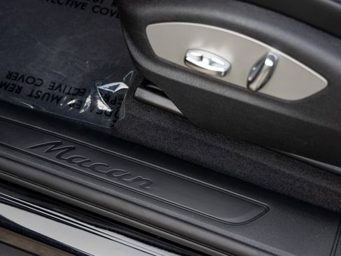 Certified 2025 Porsche Macan image 26