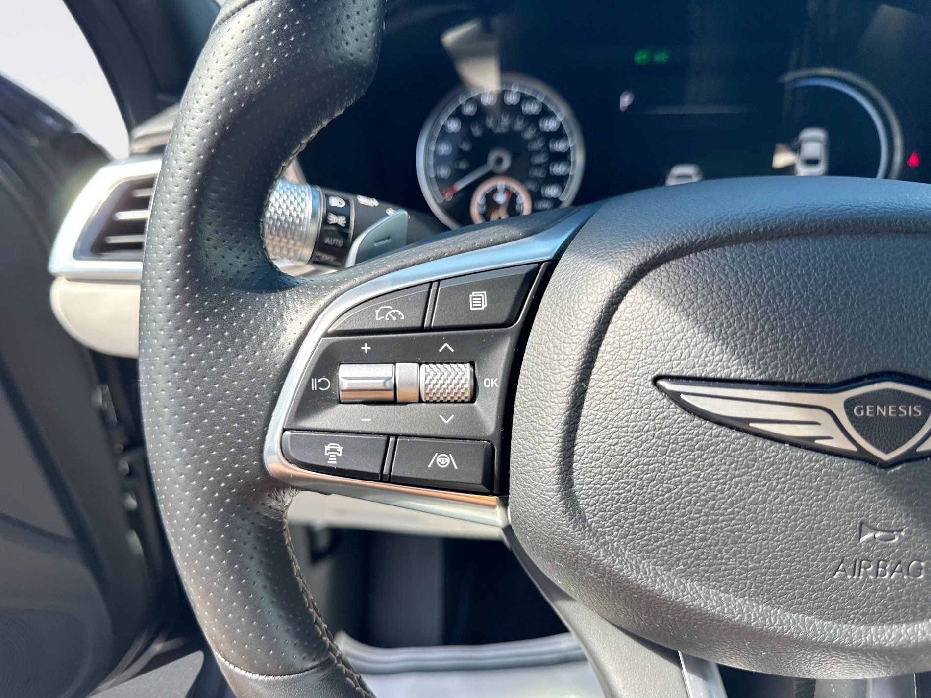 Used 2025 Genesis G70 2.5T AWD/4WD image 24