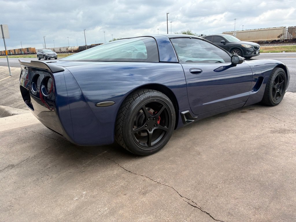 Used 2004 Chevrolet Corvette Coupe w/ Preferred Equipment Group RWD image 6