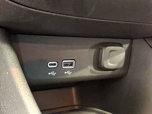 Used 2024 Buick Envista Sport Touring w/ Convenience I Package FWD image 23