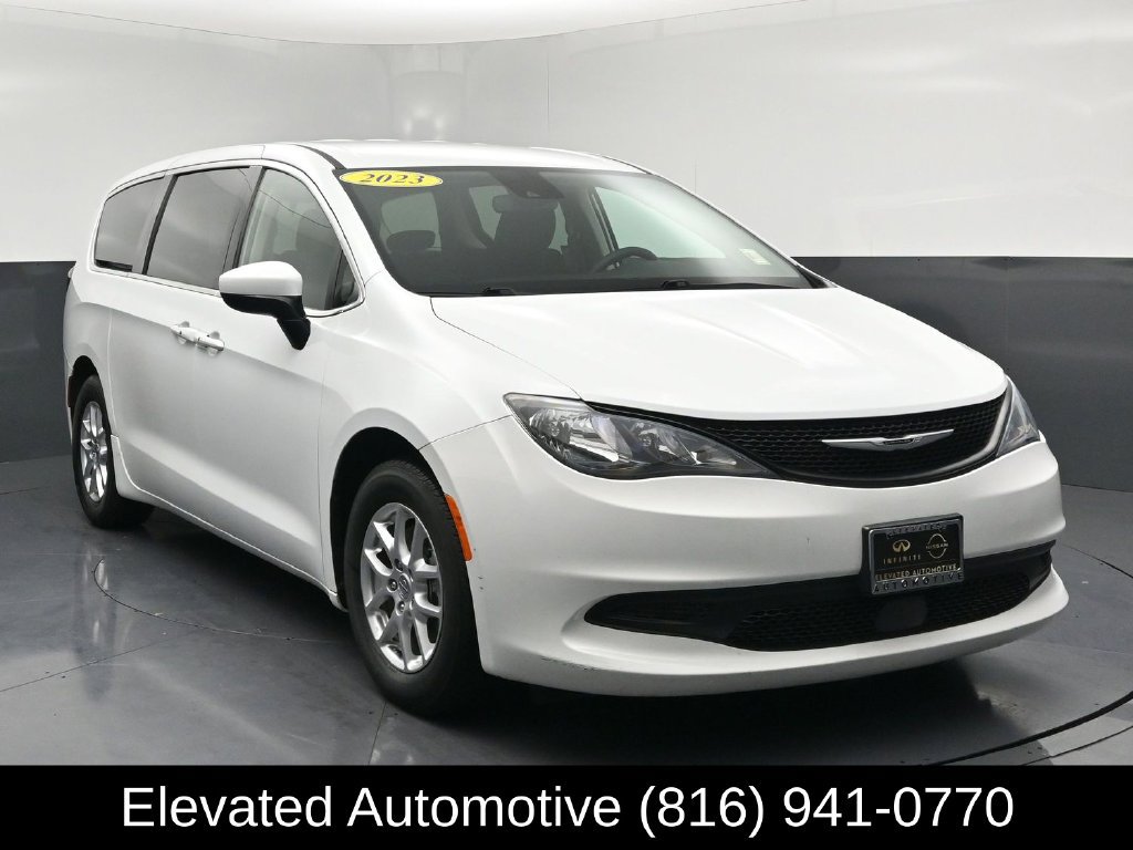 Used 2023 Chrysler Voyager LX FWD image 1
