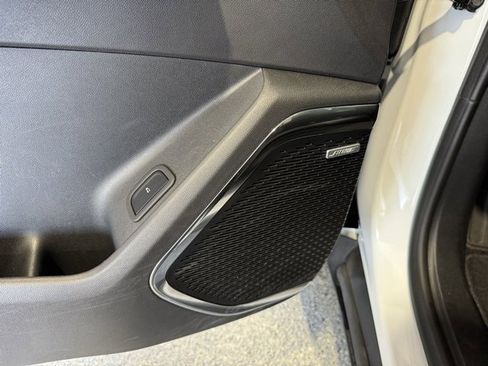 Used 2025 GMC Acadia Elevation image 7