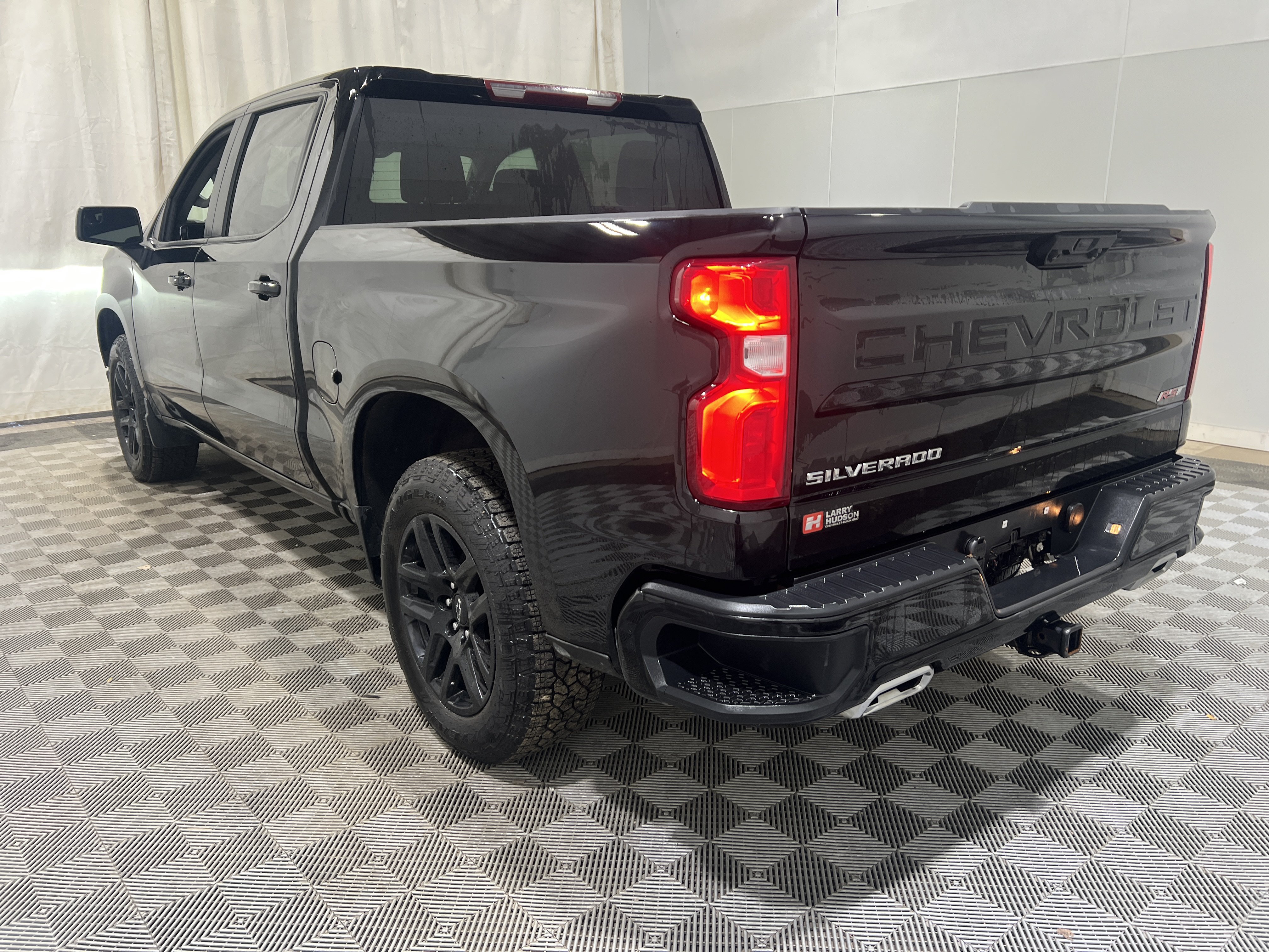 Used 2025 Chevrolet Silverado 1500 RST AWD/4WD image 2