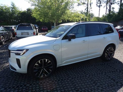 New 2026 Volvo XC90 T8 Ultra w/ Lounge Package AWD/4WD image 3