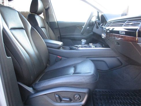 Used 2018 Audi Q7 3.0T Prestige w/ Prestige Package image 29