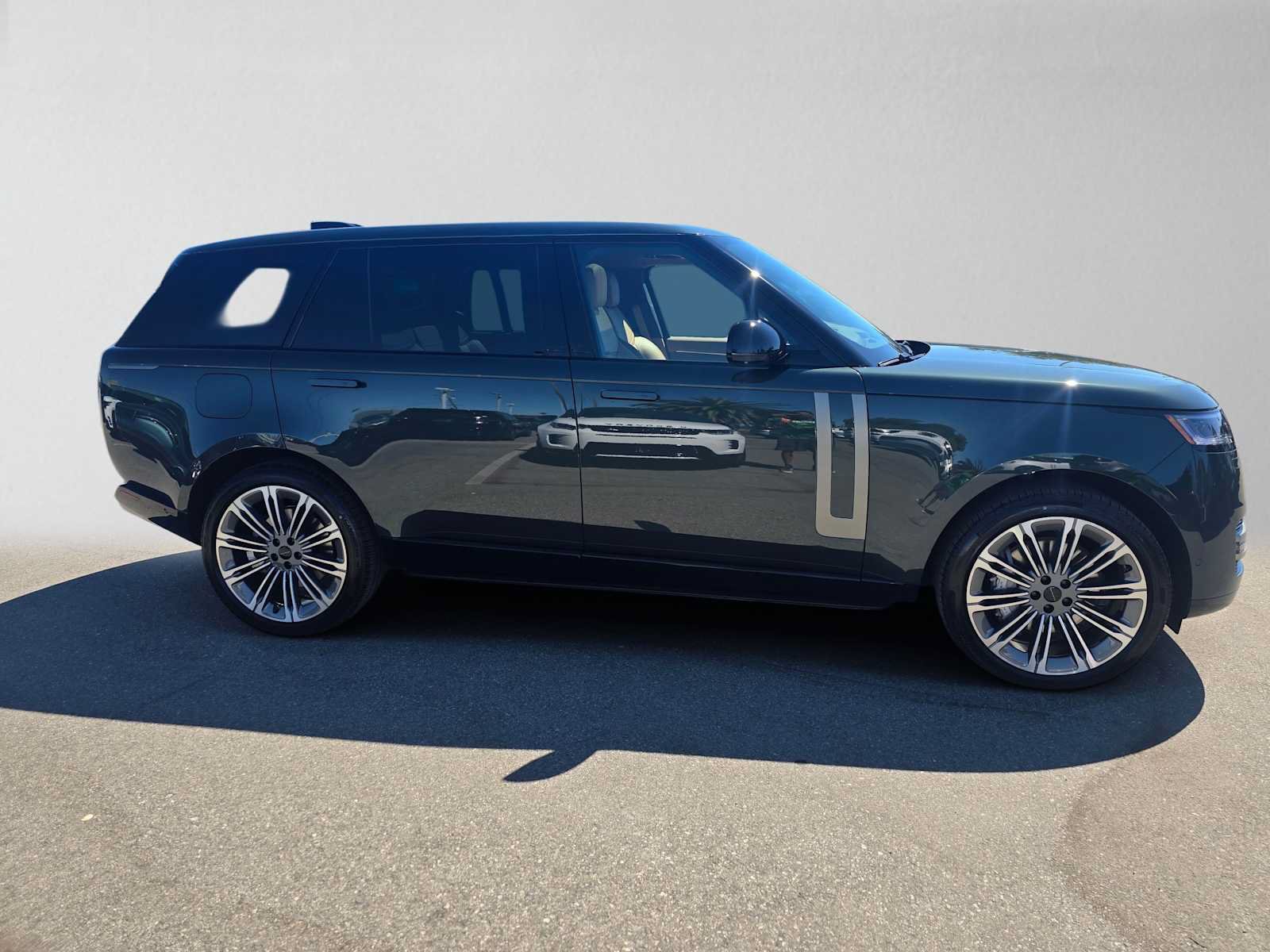 New 2026 Land Rover Range Rover Long Wheelbase SE AWD/4WD image 6