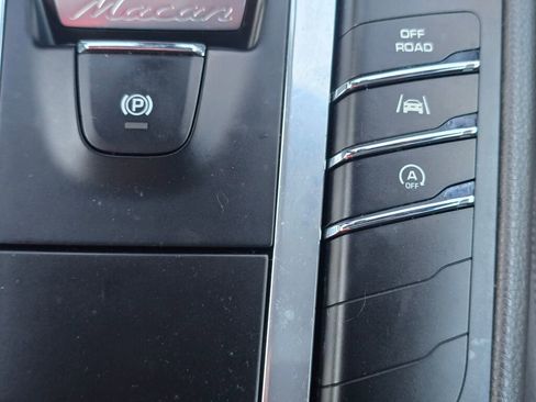 Used 2018 Porsche Macan Base image 35