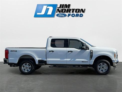 Used 2025 Ford F250 XLT image 2