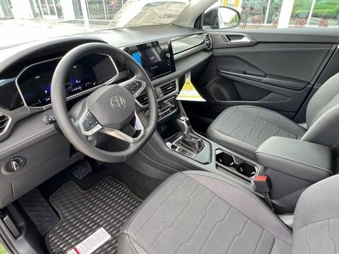 New 2025 Volkswagen Taos SE image 11