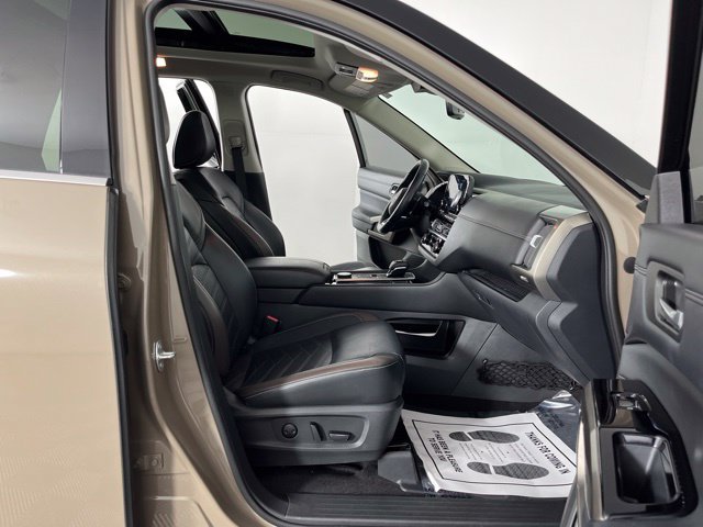 Used 2023 Nissan Pathfinder Platinum w/ Cargo Package AWD/4WD image 42