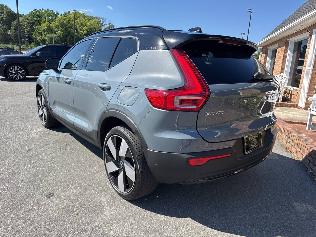 Used 2023 Volvo XC40 Recharge Ultimate w/ Protection Package Premier AWD/4WD image 10