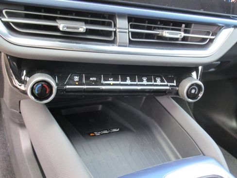 New 2025 Chevrolet Equinox EV LT w/ Convenience Package image 24