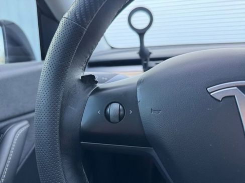 Used 2022 Tesla Model Y Performance image 6