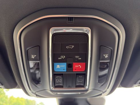 New 2025 Jeep Grand Cherokee L Altitude image 22