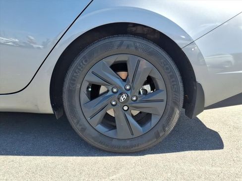 Used 2023 Hyundai Elantra Blue image 19