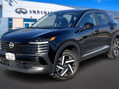 Used 2025 Nissan Kicks SV image 1