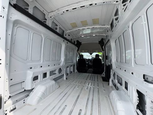 Used 2025 Ford Transit 250 148 High Roof AWD image 19
