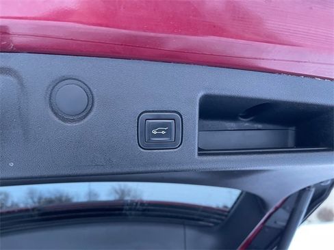 Used 2020 Chevrolet Equinox Premier image 28