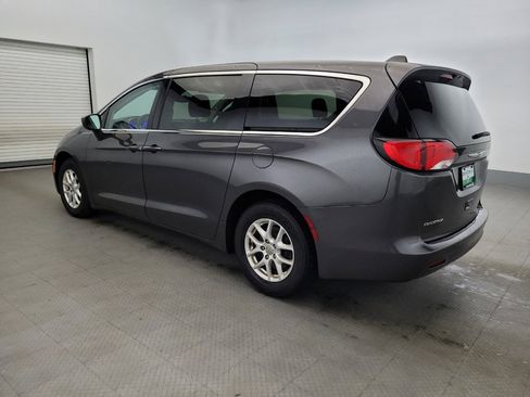 Used 2017 Chrysler Pacifica Touring FWD image 3