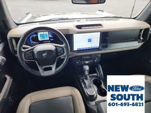 Used 2023 Ford Bronco Wildtrak image 16