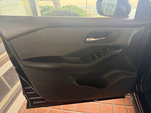 Used 2023 Nissan Rogue SV image 18