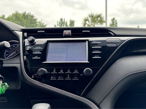 Used 2020 Toyota Camry LE FWD image 25