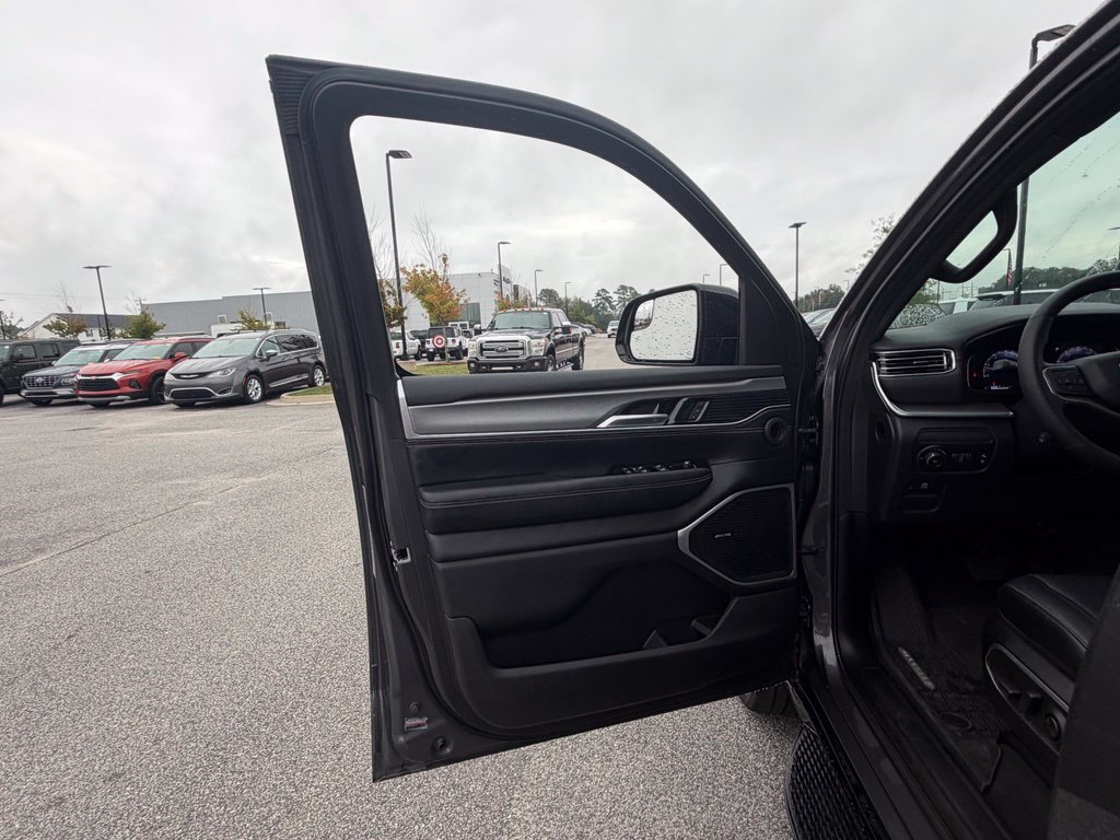 Used 2024 Jeep Wagoneer Series II AWD/4WD image 57