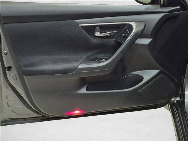 Used 2014 Nissan Altima 2.5 SV w/ Convenience Package FWD image 11