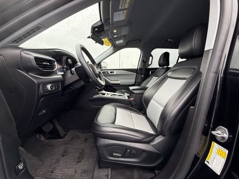Certified 2022 Ford Explorer XLT w/ Equipment Group 202A image 21