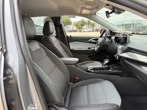 Certified 2025 Chevrolet Trax LT w/ Driver Confidence Package FWD image 15