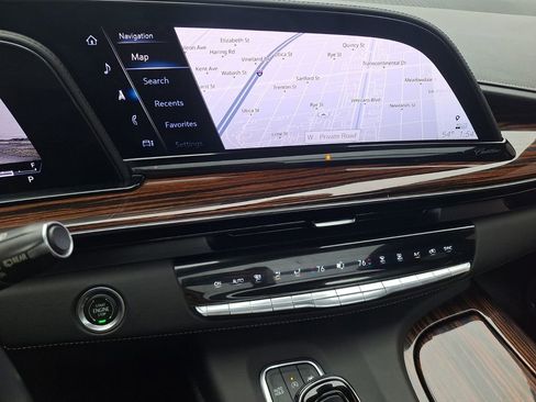 Certified 2023 Cadillac Escalade Premium Luxury image 24