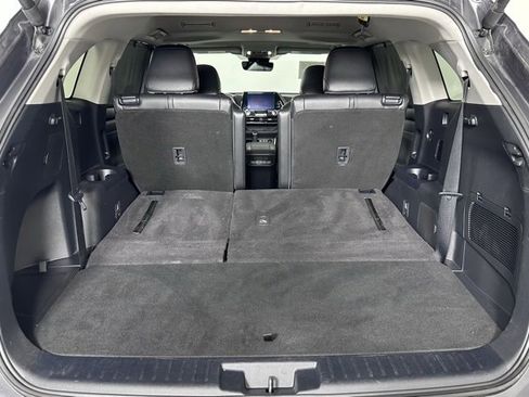 Used 2024 Toyota Highlander XLE image 29