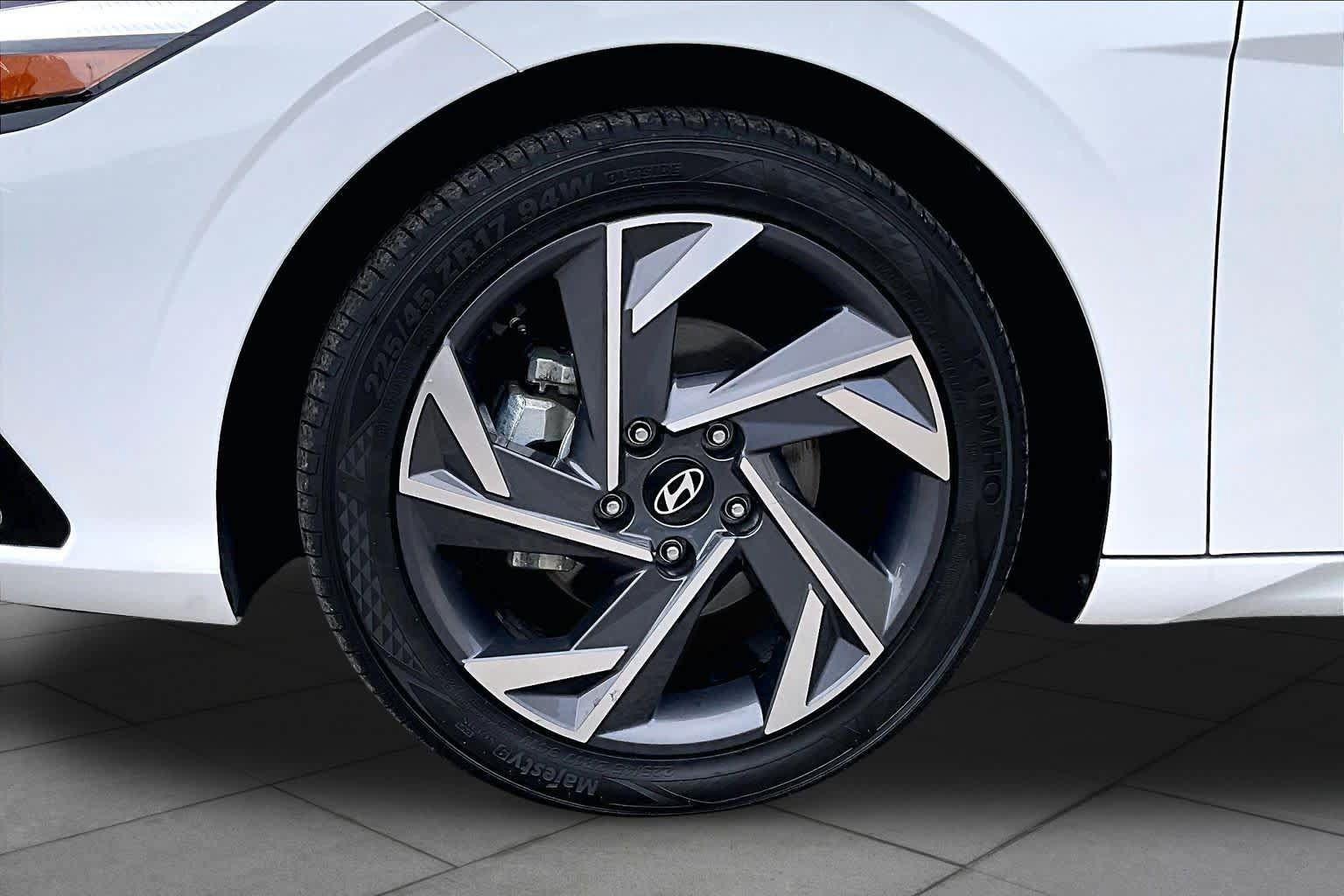 Used 2025 Hyundai Elantra SEL FWD image 11