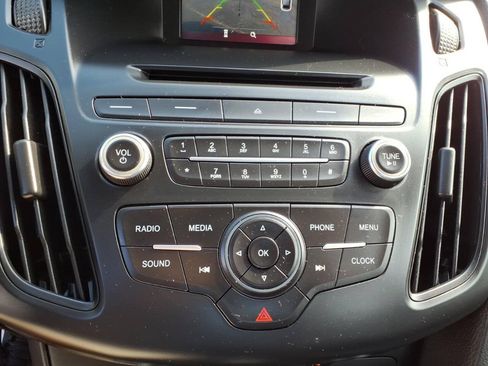 Used 2015 Ford Focus SE w/ SE Ecoboost Package FWD image 19