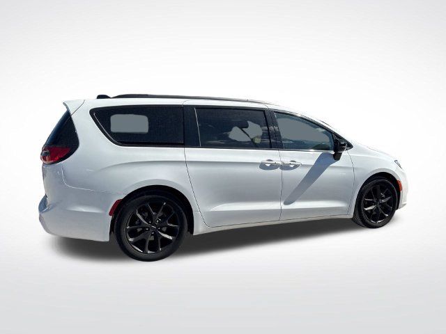 Used 2025 Chrysler Pacifica Limited FWD image 7