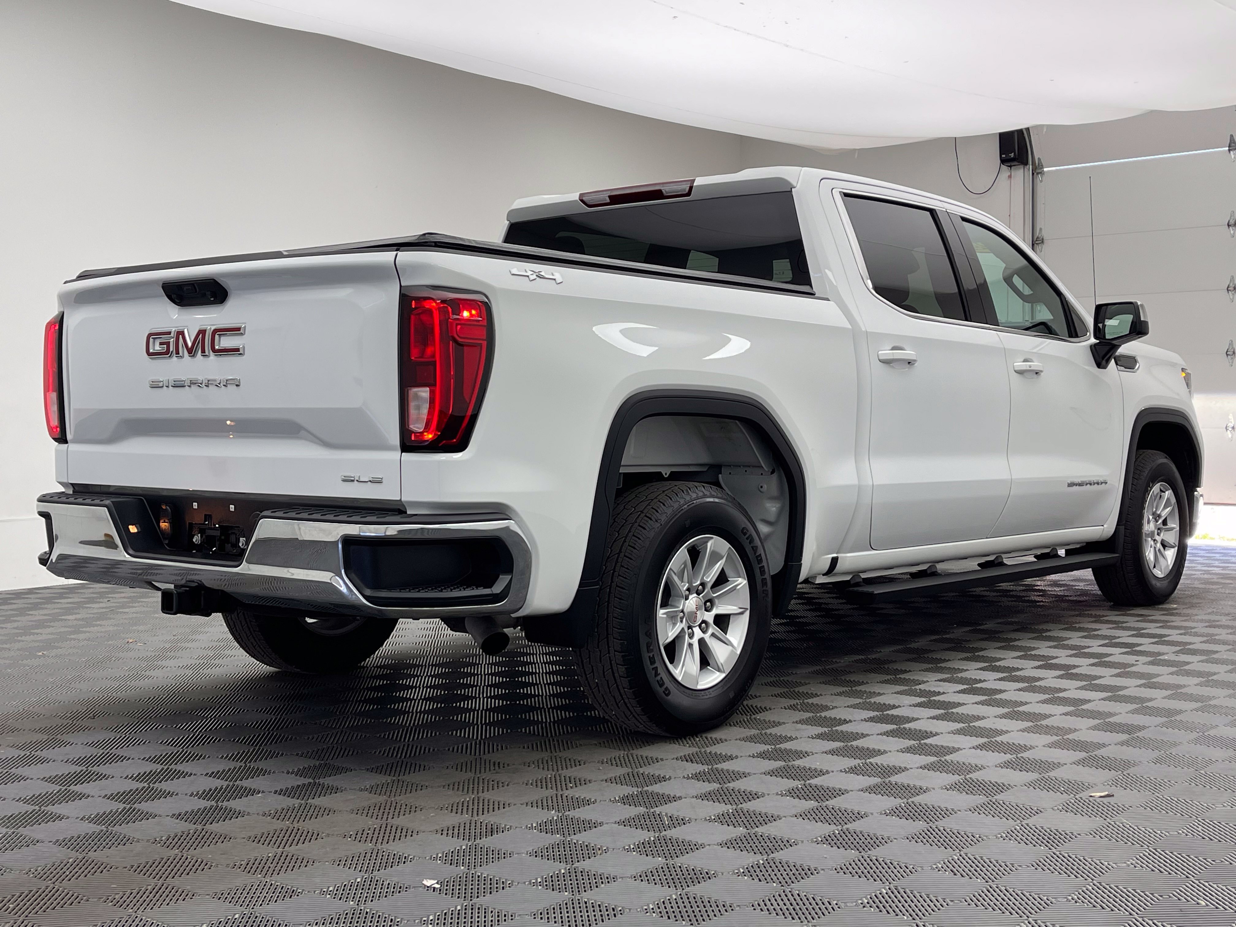 Used 2024 GMC Sierra 1500 SLE AWD/4WD image 7