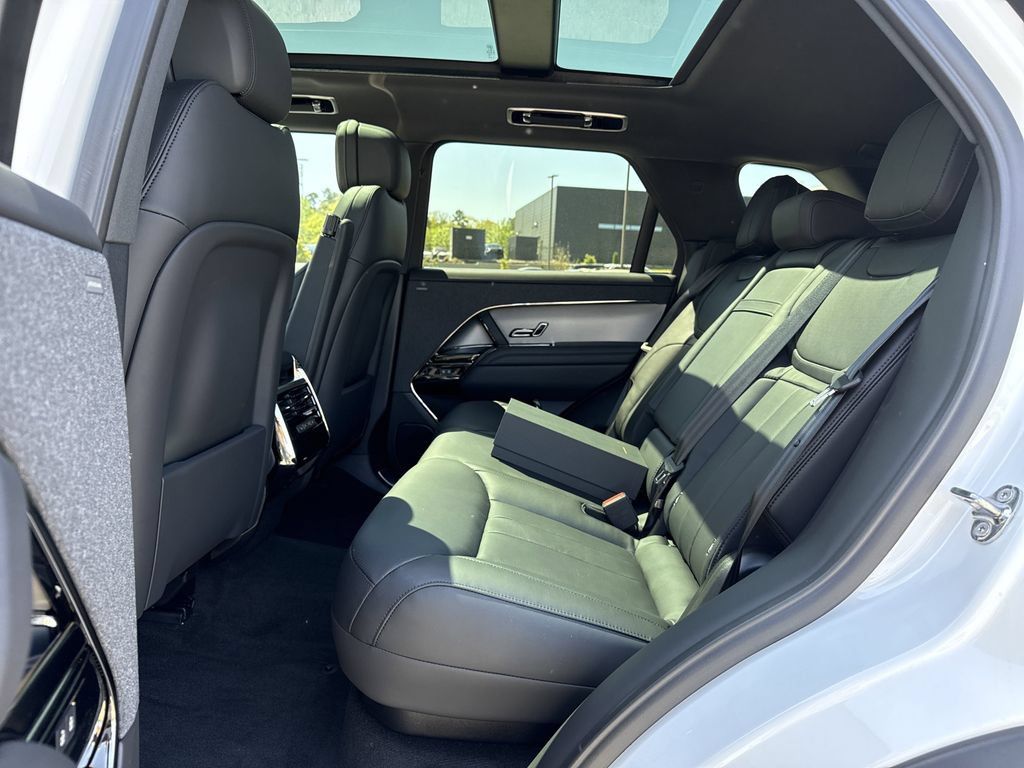New 2025 Land Rover Range Rover Sport Dynamic SE AWD/4WD image 6