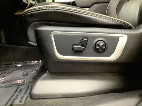 Used 2020 RAM 1500 Laramie AWD/4WD image 12