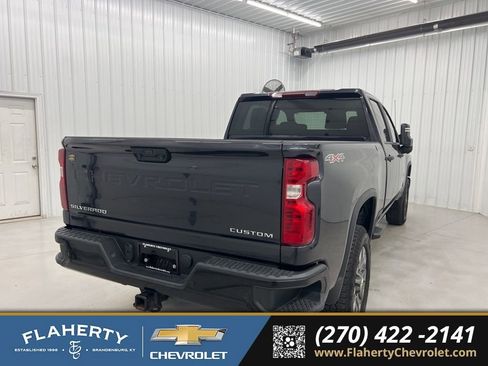 Used 2024 Chevrolet Silverado 2500 Custom w/ Custom Value Package image 3