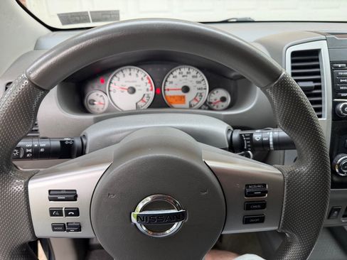 Used 2018 Nissan Frontier Desert Runner RWD image 5
